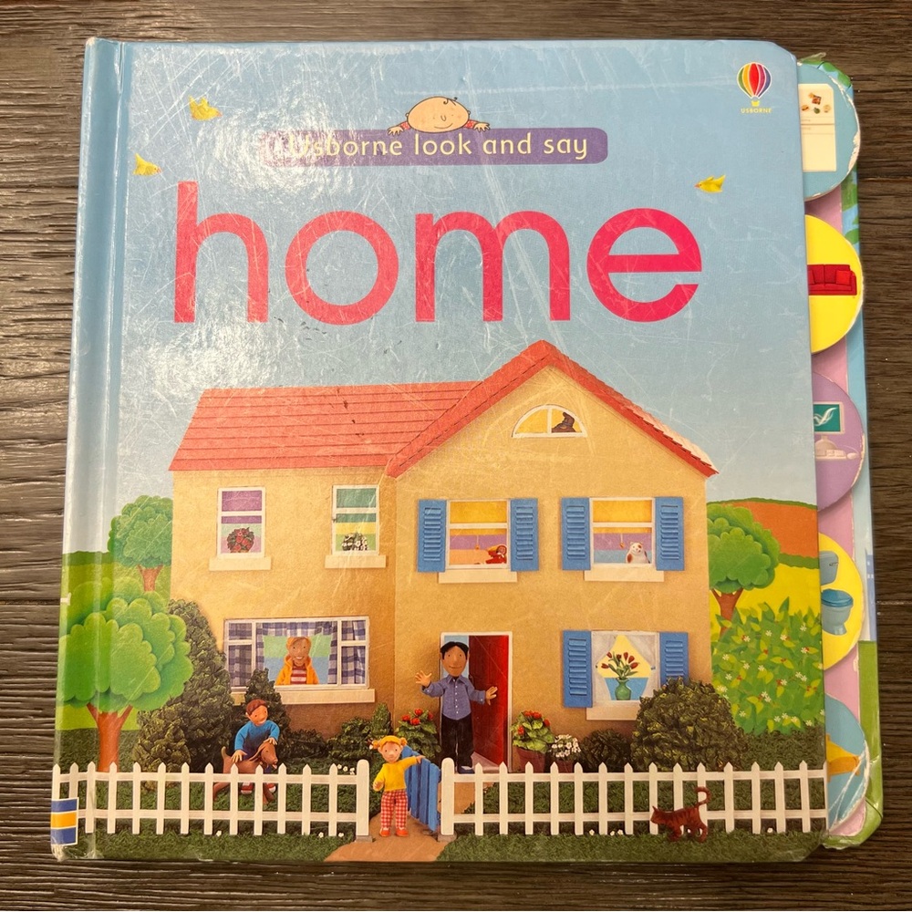 📚4/$25 Usbourne Home Accents Book with Blue and Pink Cover